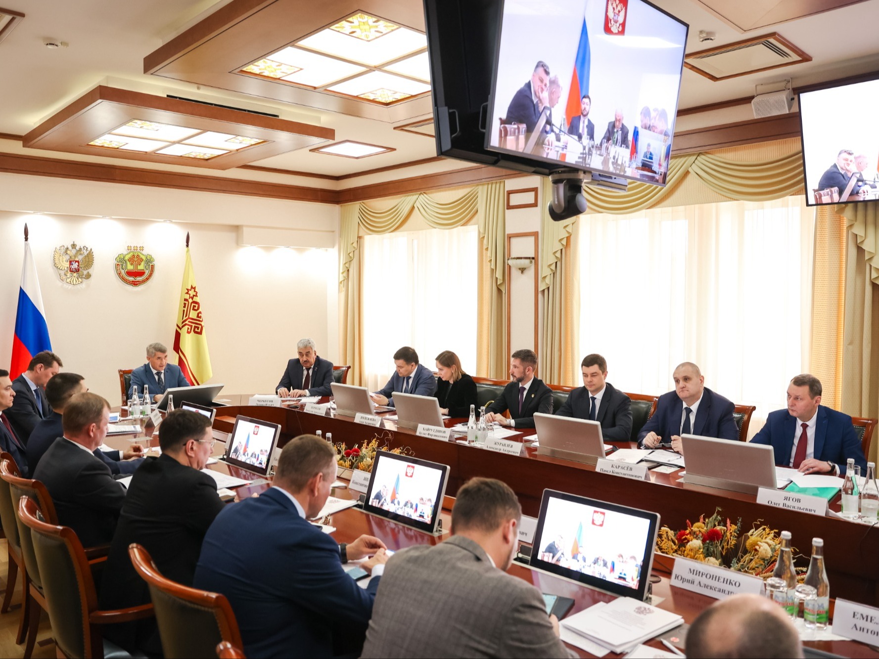 Под руководством Магомедсалама Магомедова и Игоря Буренкова обсудили нацполитику в ПФО до 2036 года.