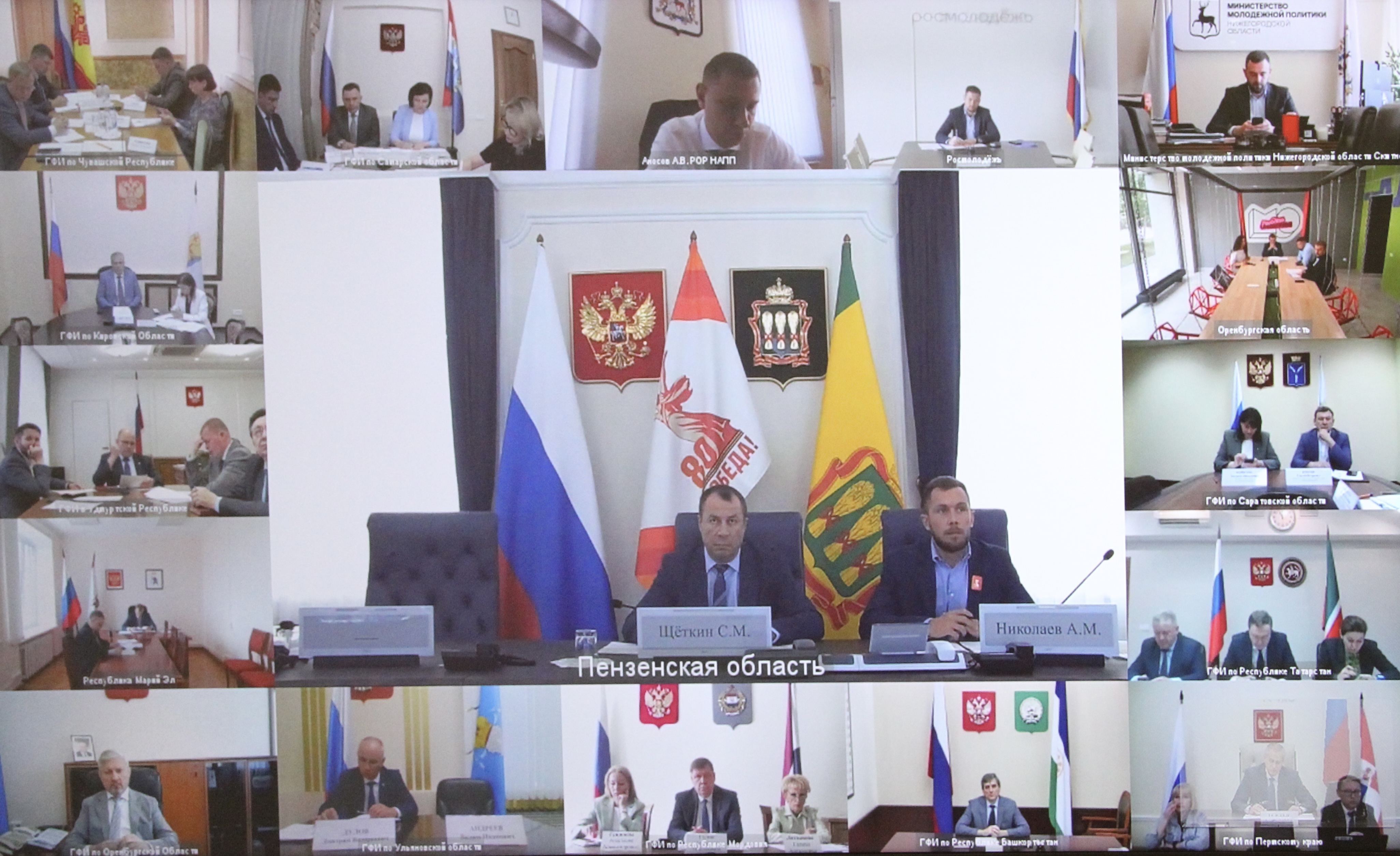 В Приволжском федеральном округе идет подготовка к заседанию Совета по вопросу поддержки работающей молодежи.