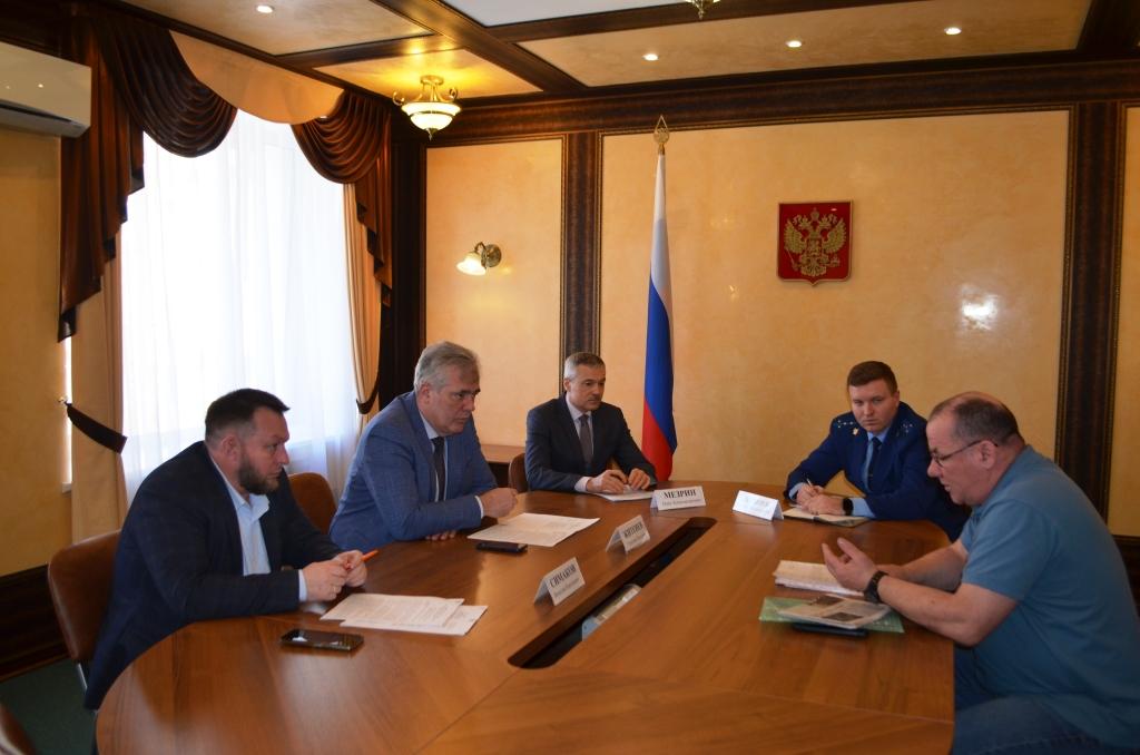 На личном приеме у Григория Житенева: пенсионные вопросы, жилищные права и ремонт дороги.