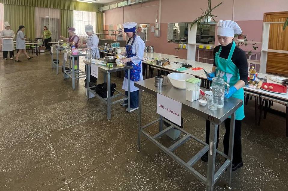 Участники фестиваля «Вернуть детство» соревновались в кулинарном мастерстве.