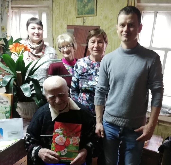 95-летний юбилей отмечает житель пгт Афанасьево   А.Е. Лучников