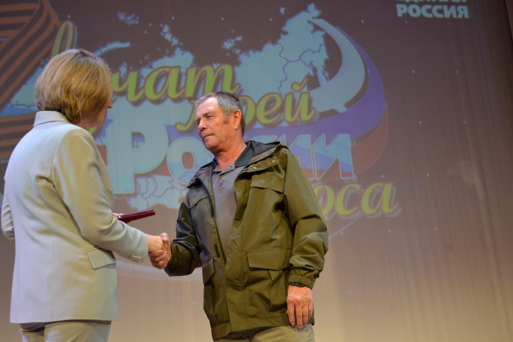 Шагнул из боя в вечность: семье участника СВО передали орден Мужества.