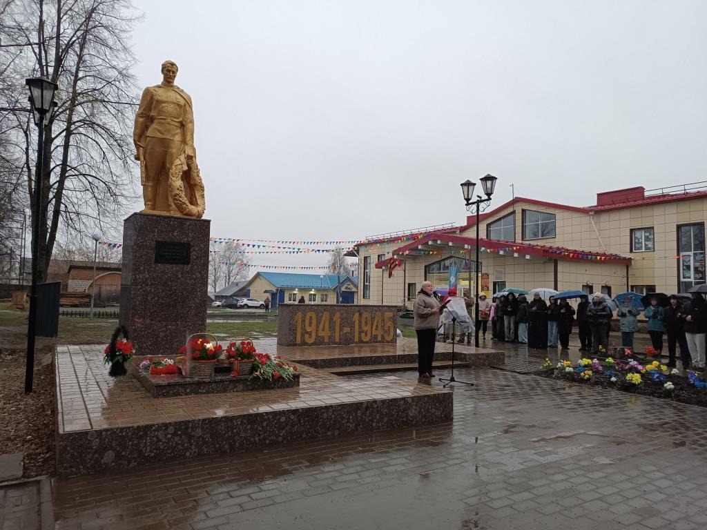 Жители и гости посёлка Афанасьево присоединились к всероссийской акции «Свеча памяти»..