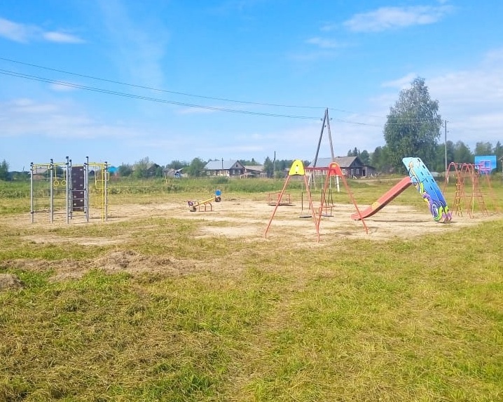 В деревне Верхняя Тимофеевская в рамках ППМИ-2022 установлена новая детская площадка