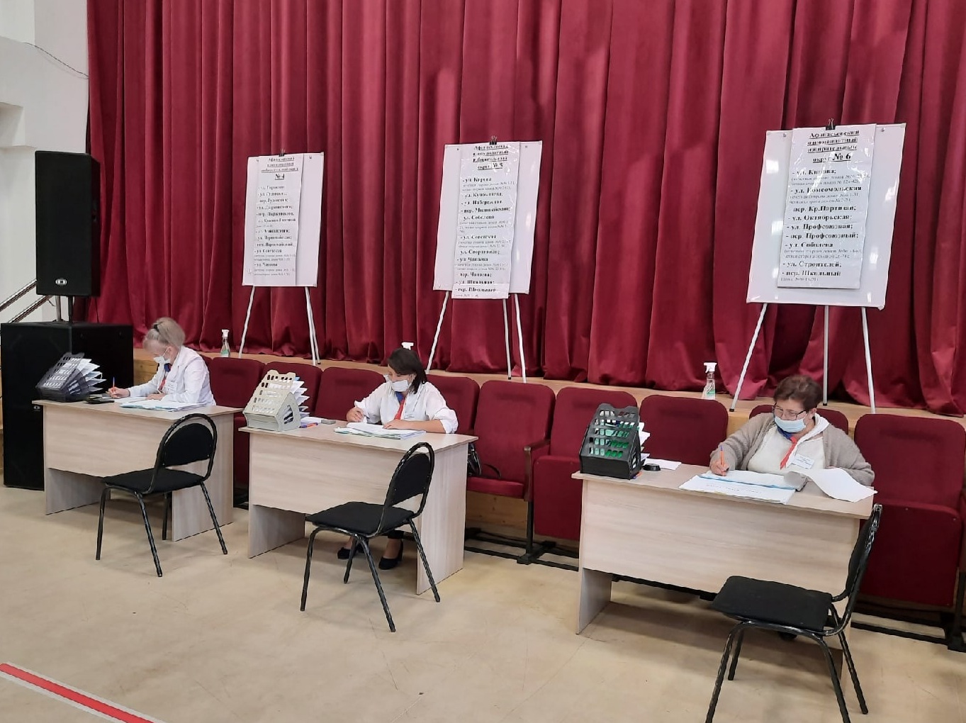 Избирательные участки района открылись для голосования