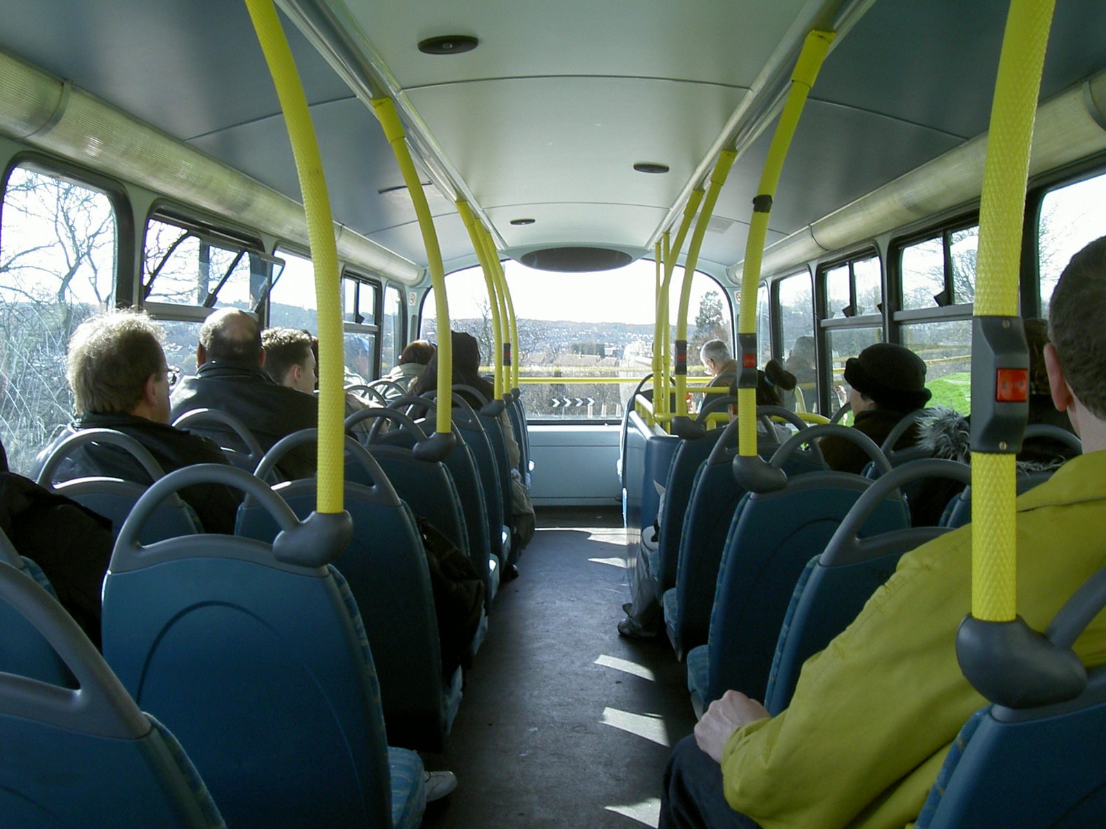 Салон общественного транспорта. Автобус внутри. Салон автобуса. Пассажирский автобус внутри. Маршрутка внутри.