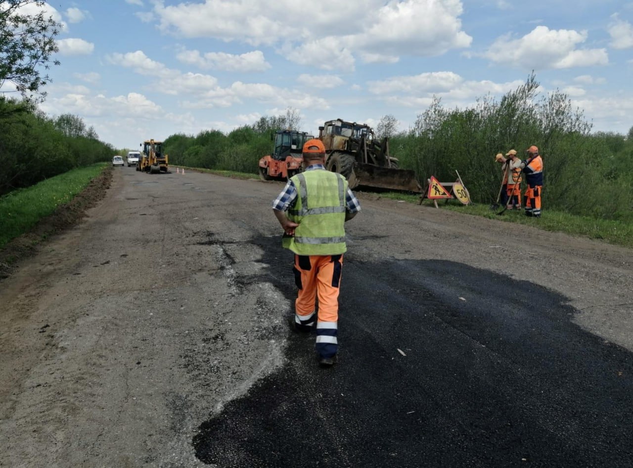 По «дорожному миллиарду» ремонтируют дорогу в Афанасьевском муниципальном округе.