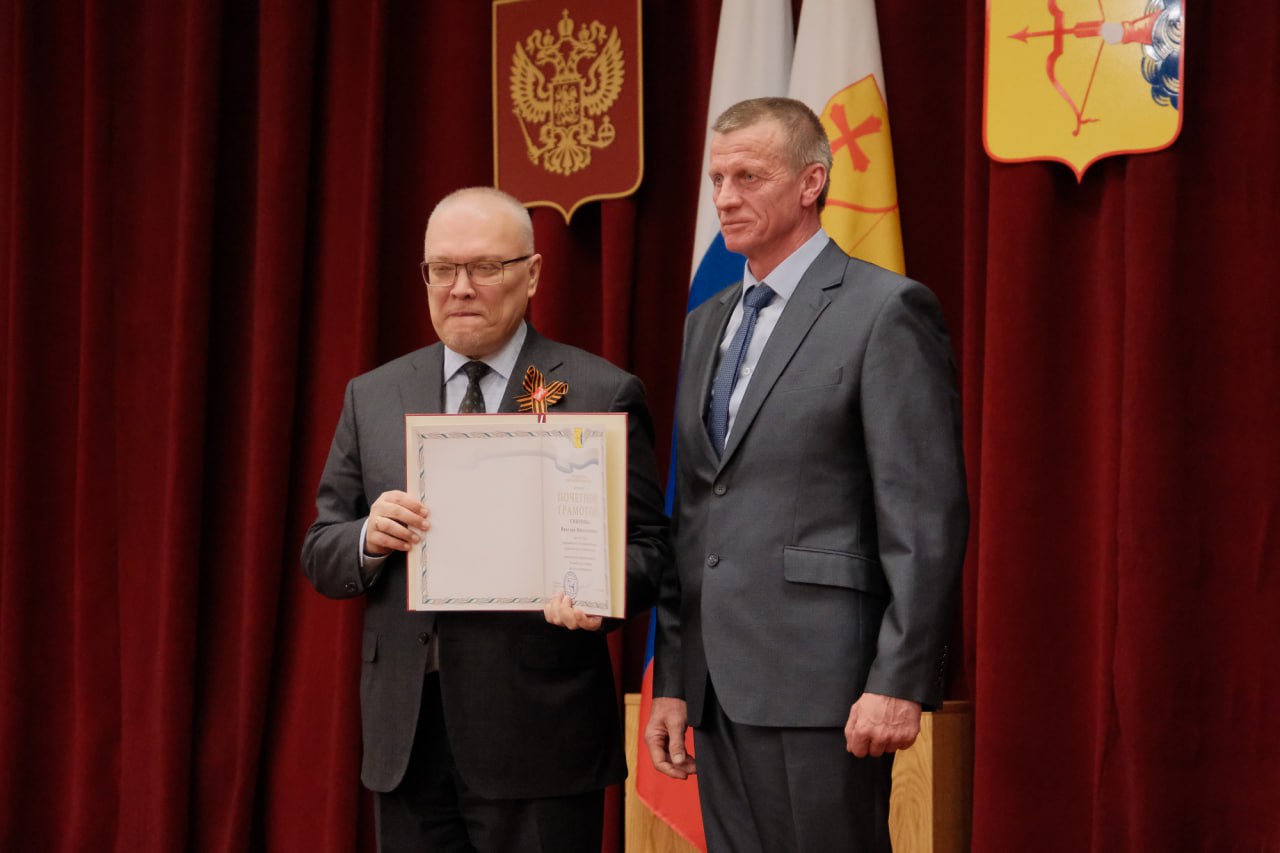 Депутат Думы округа Виктор Смирнов награжден Почётной грамотой Губернатора Кировской области.