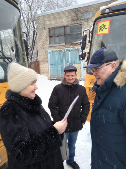 Школьный автопарк пополнился новыми автобусами. Школьный автопарк пополнился новыми автобусами.