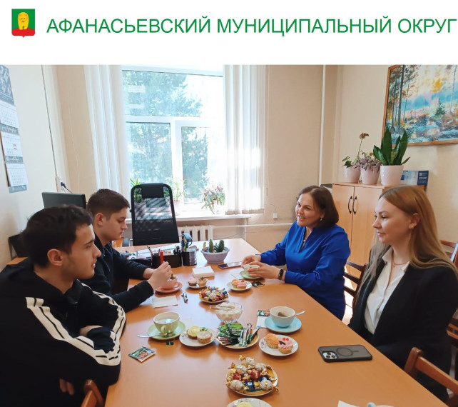 Пойдут служить ребята. Пойдут служить ребята.