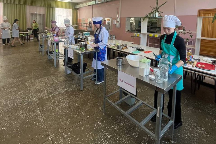 Участники фестиваля «Вернуть детство» соревновались в кулинарном мастерстве. Участники фестиваля «Вернуть детство» соревновались в кулинарном мастерстве.