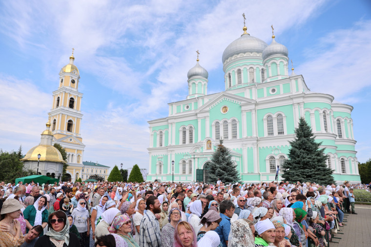 Игорь Комаров принял участие в торжествах в Свято-Троицком Серафимо-Дивеевском монастыре.