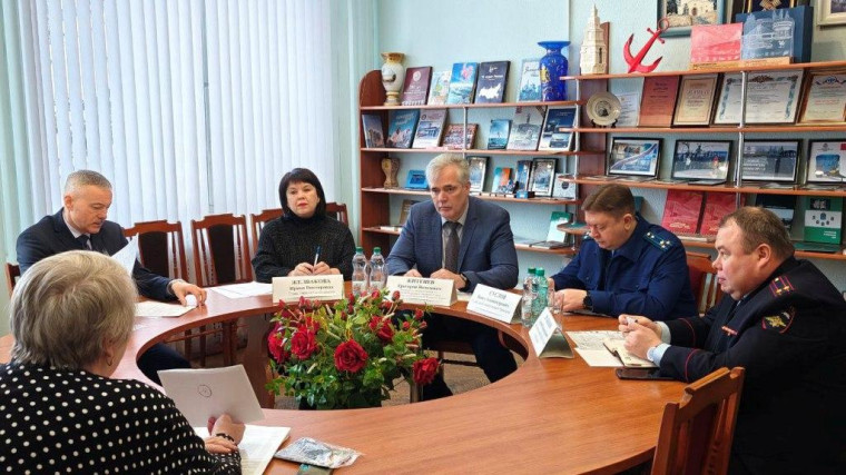 Тепло в спорткомплексе и вопросы расселения: Григорий Житенев рассмотрел обращения слобожан.