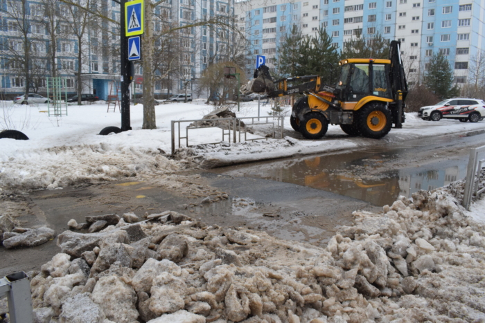 Александр Соколов поручил муниципалитетам оперативно заняться водоотведением с дорог.