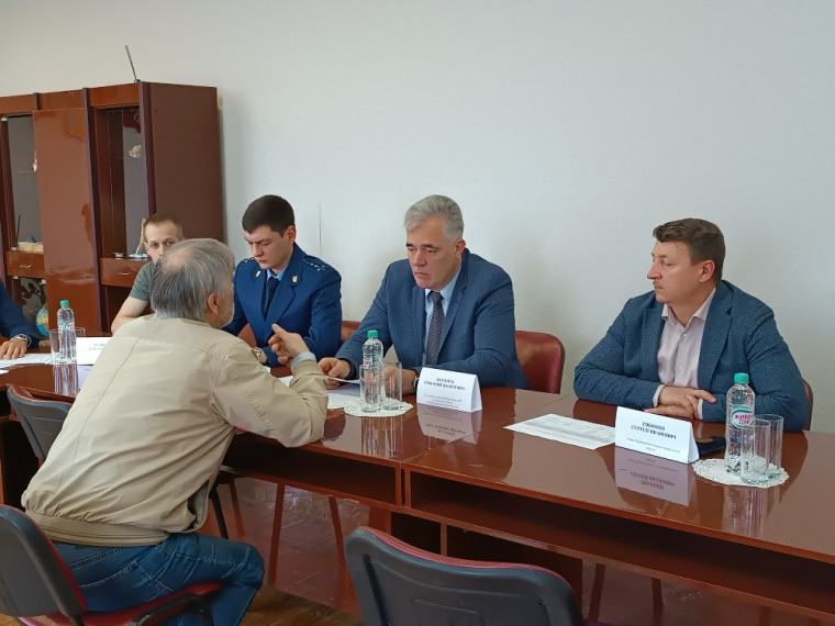 Жители Мурашинского района обратились к главному федеральному инспектору за защитой социальных прав.