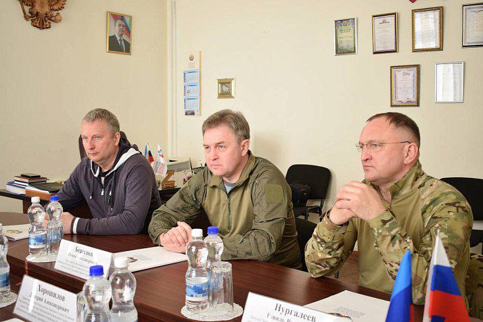 Члены регионального правительства и заксобрания встретились с кировским бойцами в зоне специальной военной операции. Члены регионального правительства и заксобрания встретились с кировским бойцами в зоне специальной военной операции.