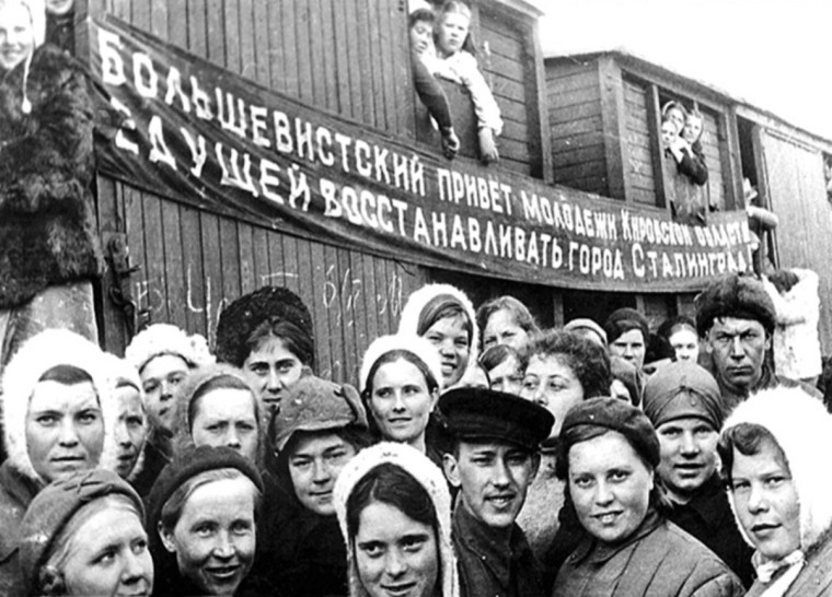 "ТЫ ВЫСТОЯЛ, ВЕЛИКИЙ СТАЛИНГРАД!". "ТЫ ВЫСТОЯЛ, ВЕЛИКИЙ СТАЛИНГРАД!".
