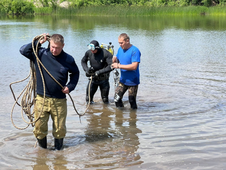 На Каме работали водолазы. На Каме работали водолазы.