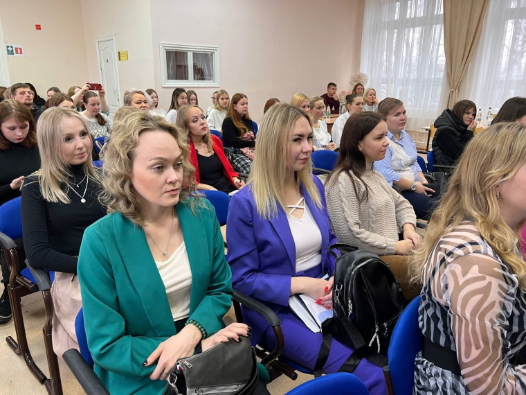 Делегация муниципального округа приняла участие в кустовом семинаре Молодежного парламента при Законодательном Собрании Кировской области.