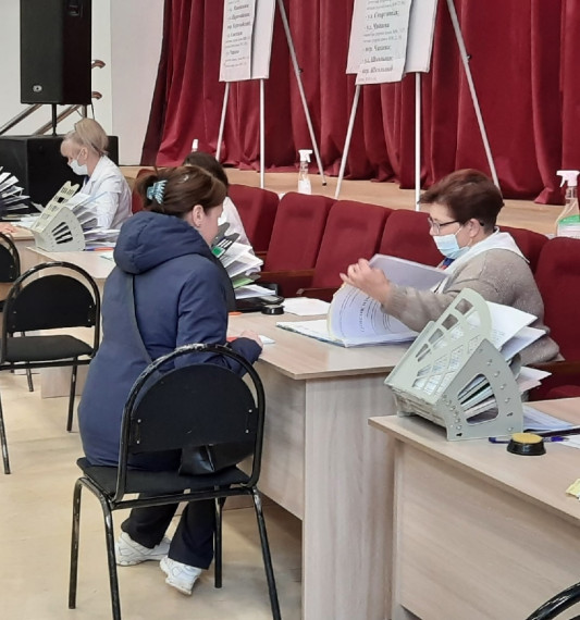 Избирательные участки района открылись для голосования.