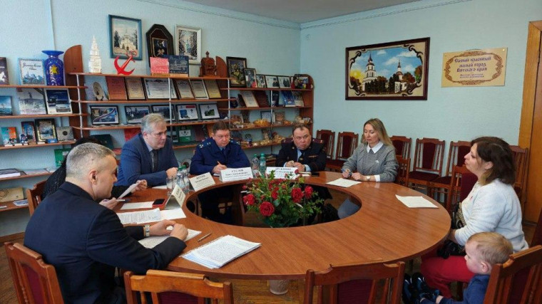 Тепло в спорткомплексе и вопросы расселения: Григорий Житенев рассмотрел обращения слобожан.