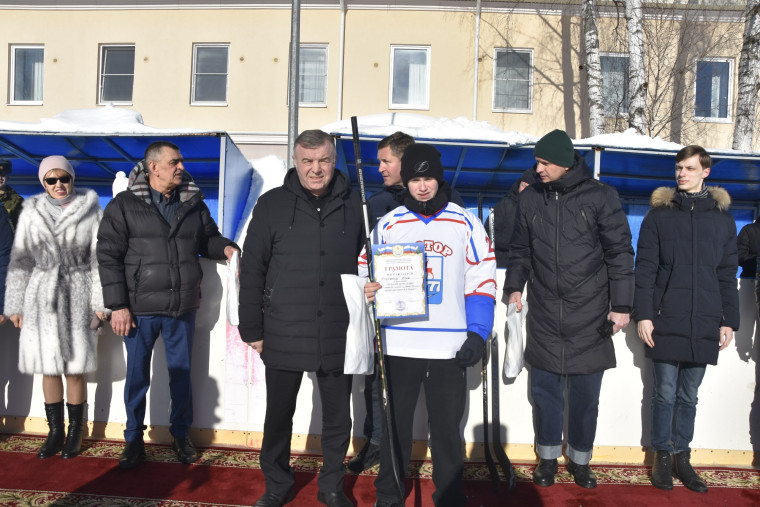 В преддверии Дня защитника Отечества Нижегородский кадетский корпус ПФО провел хоккейный турнир памяти героя СВО.