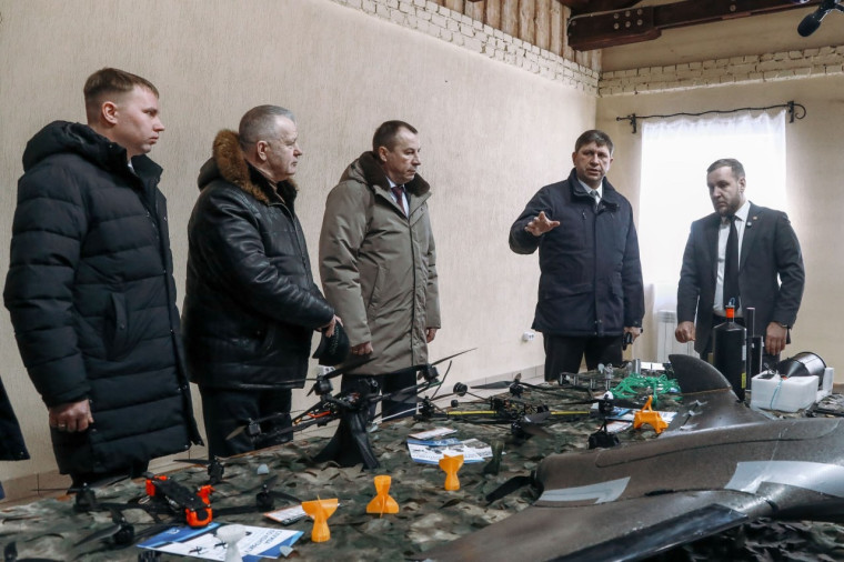 Александр Тихонов ознакомился с БПЛА и военно-патриотическим воспитанием в округе.