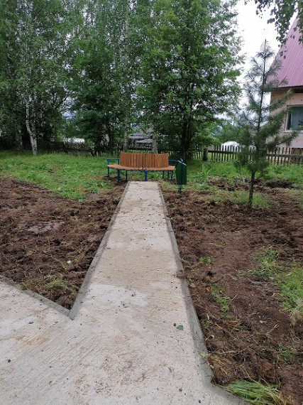 В селе Бисерово продолжается благоустройство парка Победы.