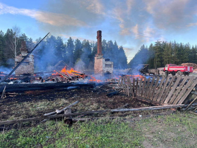 Пожар в поселке Афонята – сгорел двухквартирный дом.